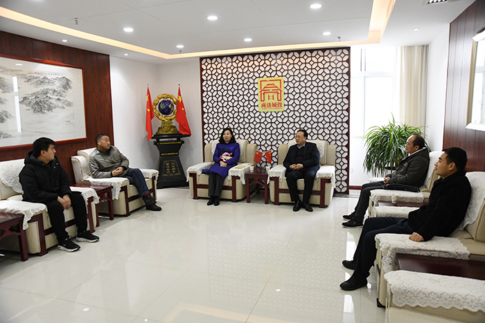 市國(guó)資委黨委副書(shū)記陳靜一行赴公司慰問(wèn)疫情防控先進(jìn)工作者張星同志